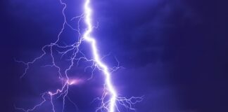 Co wpłynęło na rozwój kształcenia na odległość?